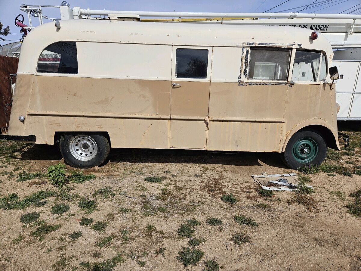 1940 GMC Van motor home - photo 2