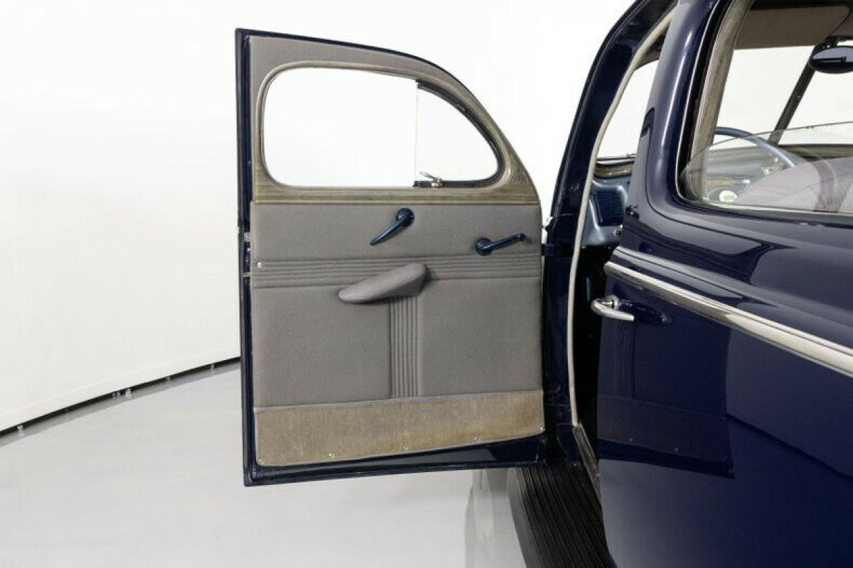 1940 Mercury Eight Sedan - photo 13