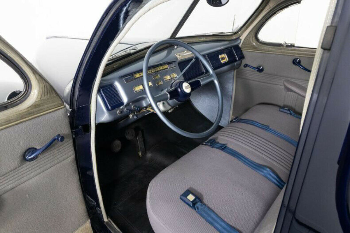 1940 Mercury Eight Sedan - photo 2