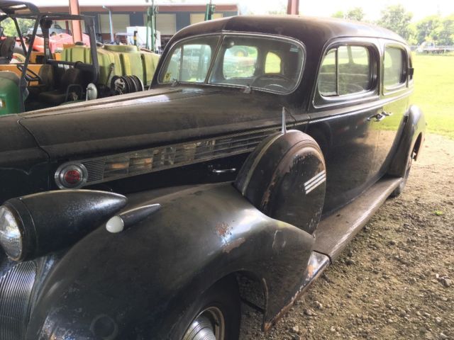 1940 Packard Model 1807 Touring Sedan - photo 3