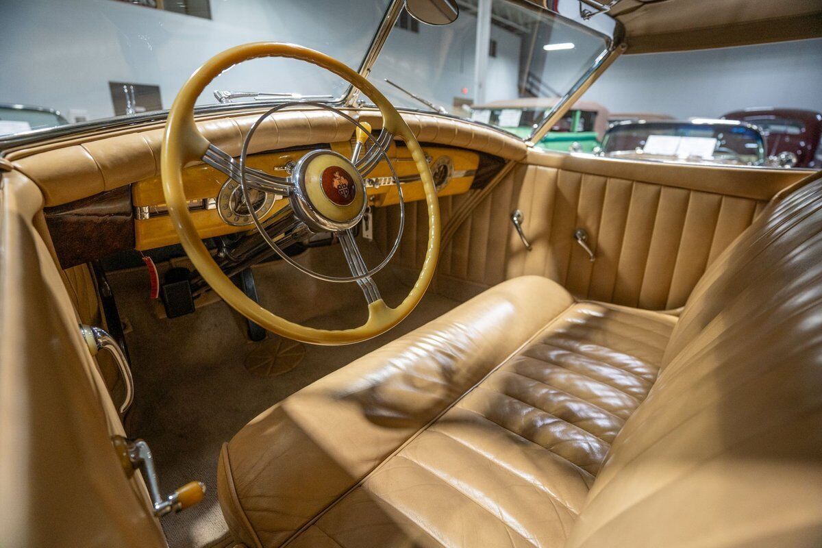 1940 Packard Custom Darrin Super-8 One-Eighty Convertible Sedan - photo 2