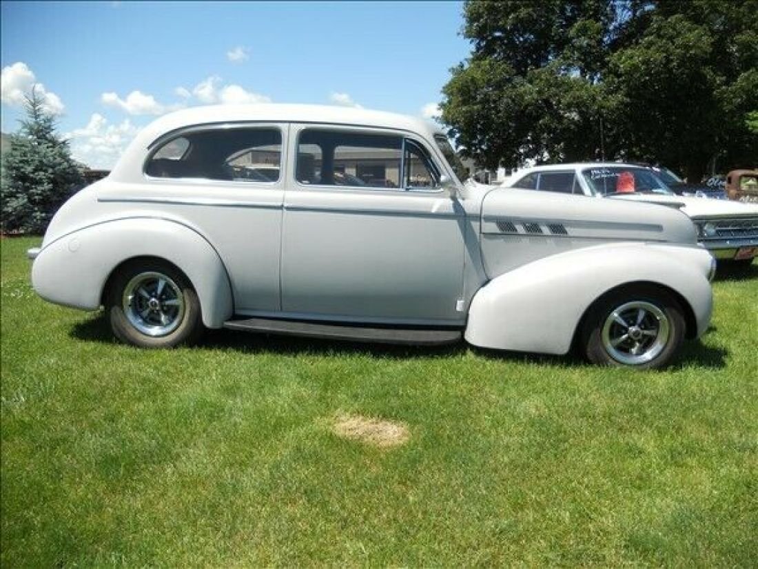 1940 Pontiac Custom