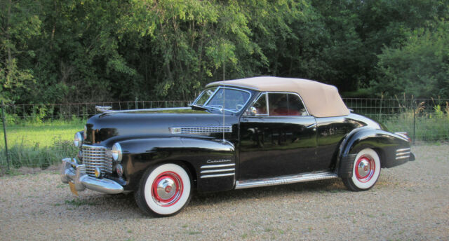 1941 Cadillac Series 62 Deluxe Convertible Coupe - photo 2