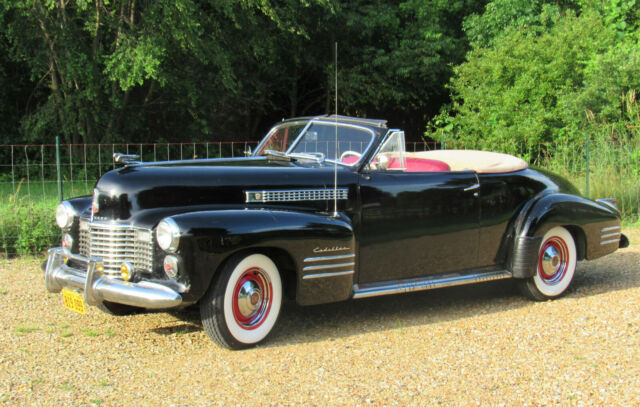 1941 Cadillac Series 62 Deluxe Convertible Coupe - photo 3