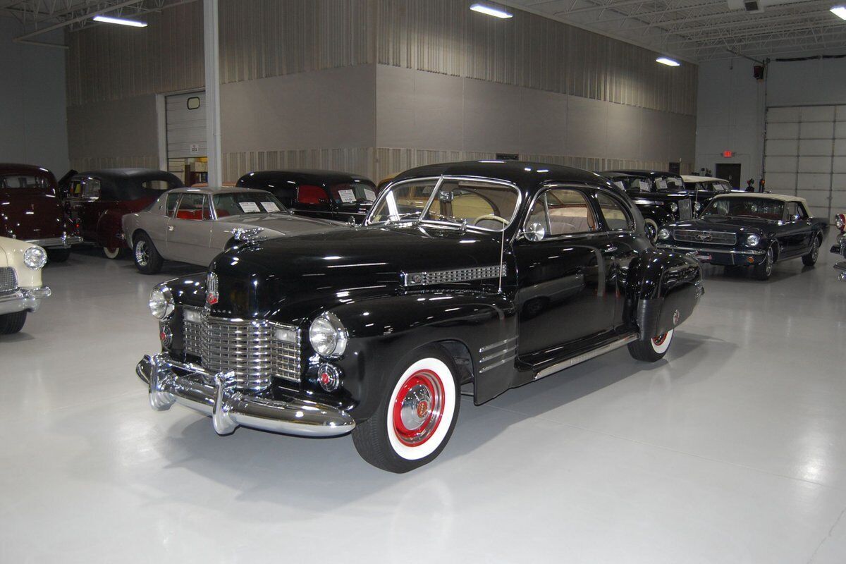 1941 Cadillac Series 61 Five-Passenger Coupe "Sedanette" - photo 13