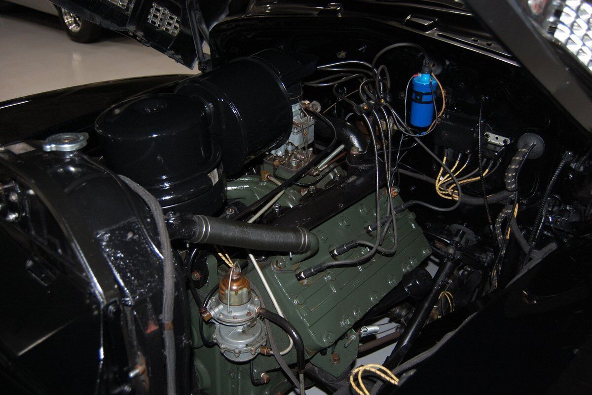 1941 Cadillac Series 61 Five-Passenger Coupe "Sedanette" - photo 3