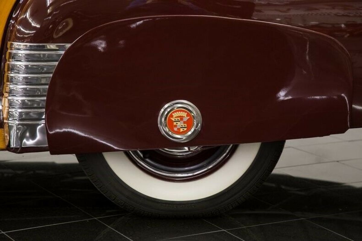 1941 Cadillac Series 61 Woodie - photo 12