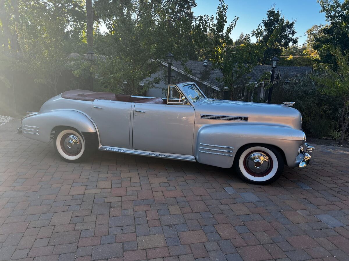 1941 Cadillac Model 62 Convertible Sedan - photo 2