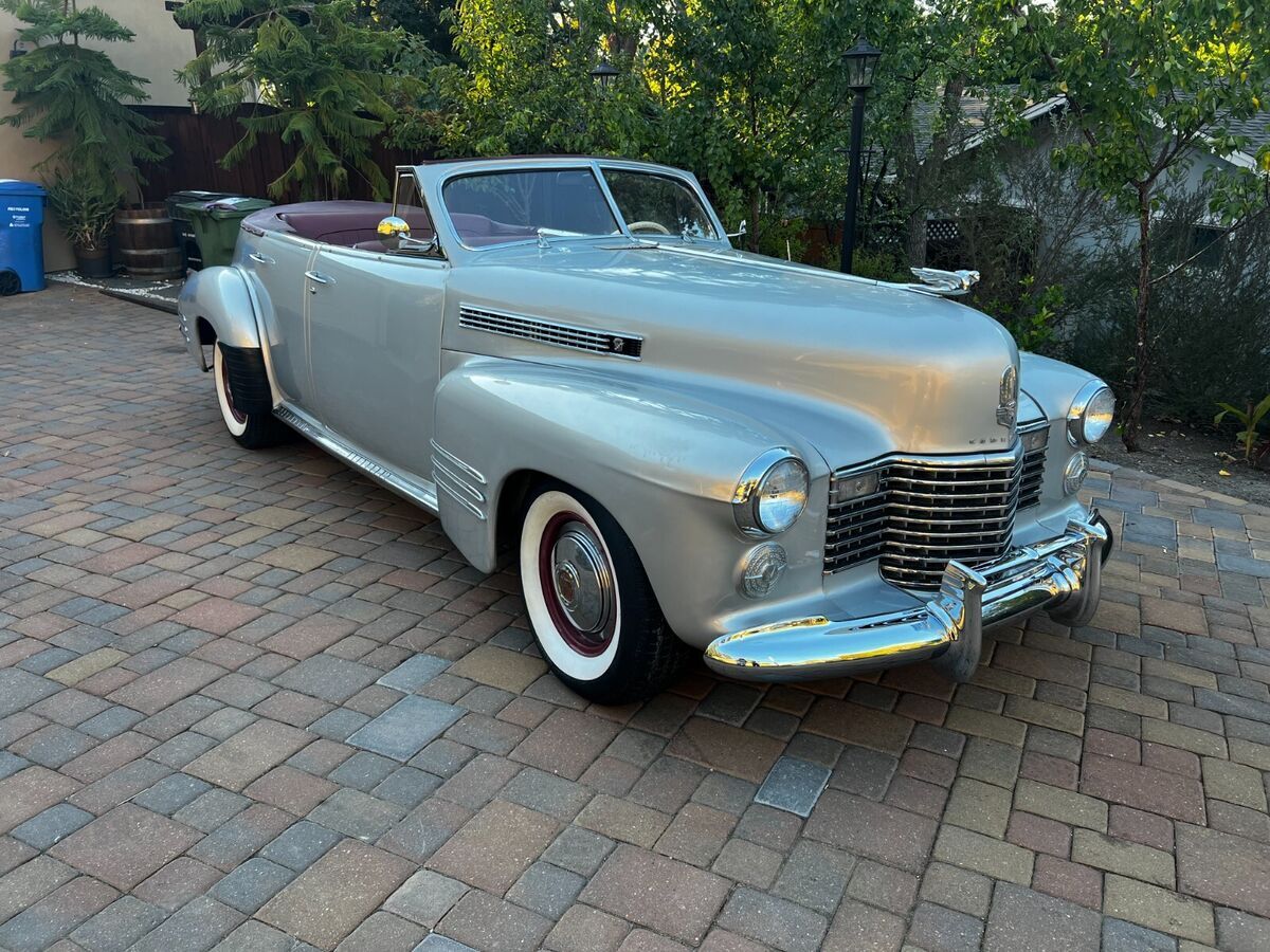 1941 Cadillac Model 62 Convertible Sedan - photo 3