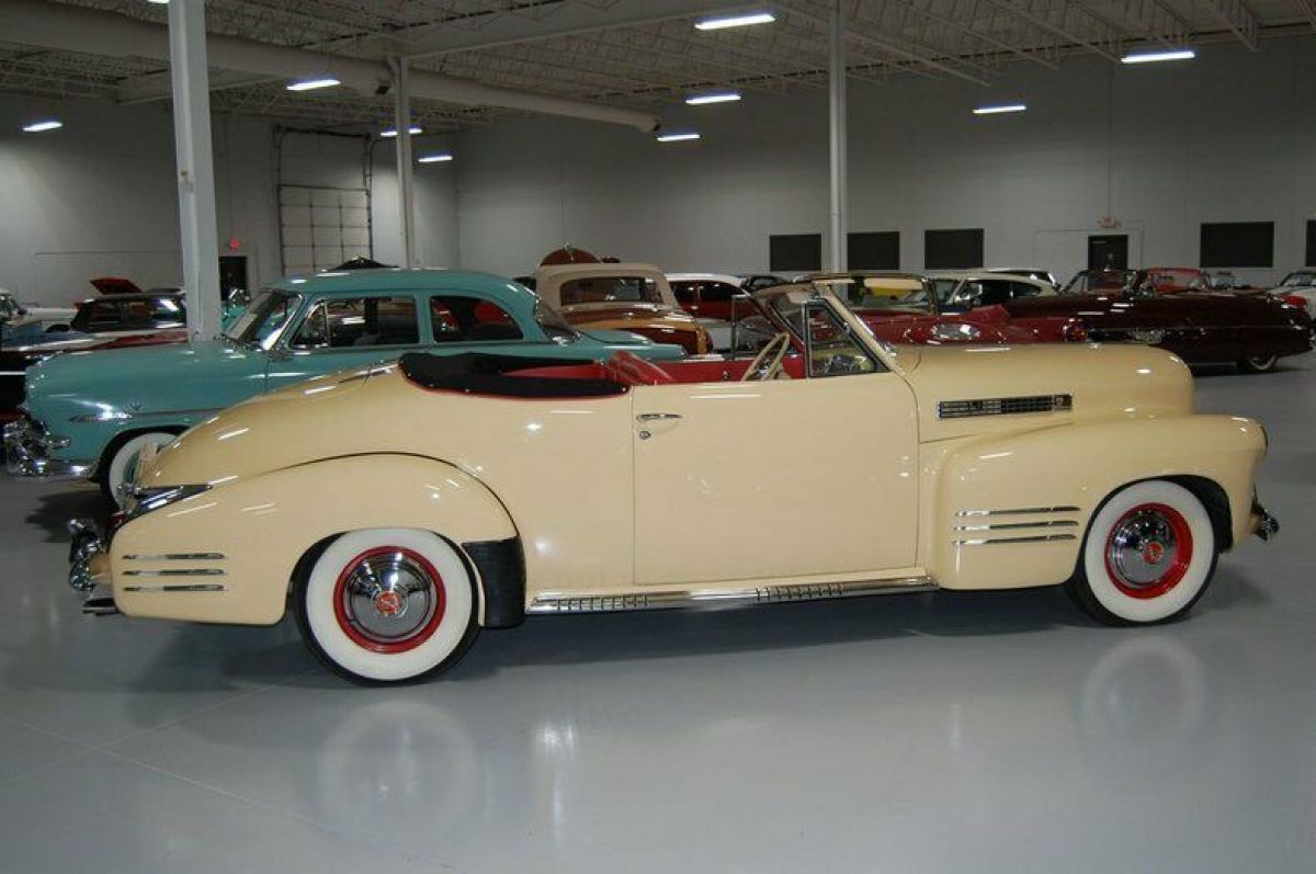 1941 Cadillac Series 62 Convertible - photo 12