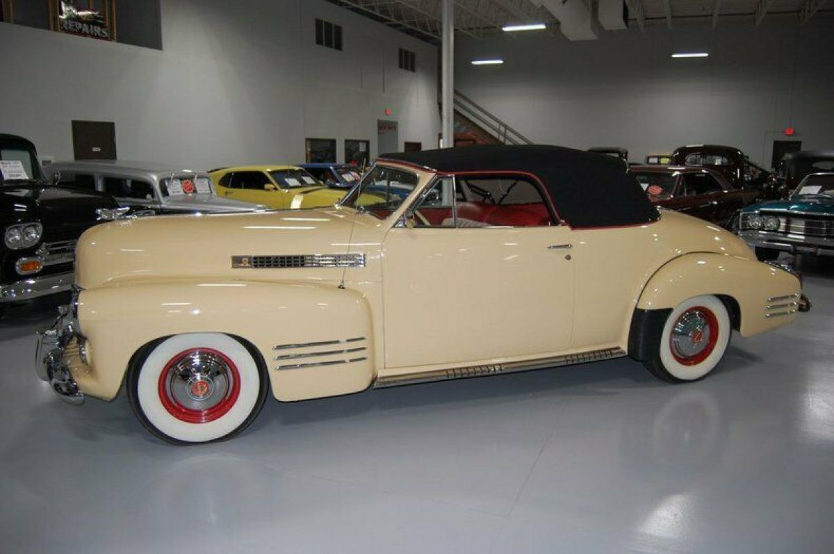 1941 Cadillac Series 62 Convertible - photo 5