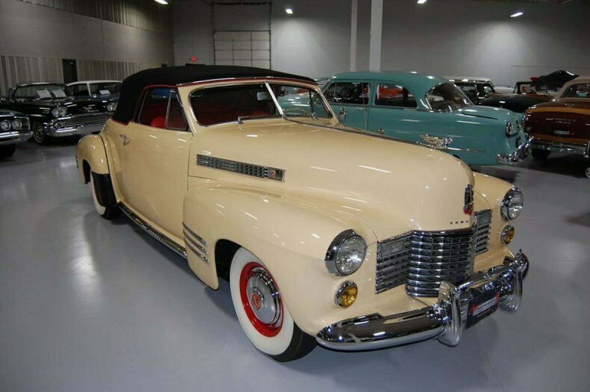1941 Cadillac Series 62 Convertible - photo 6