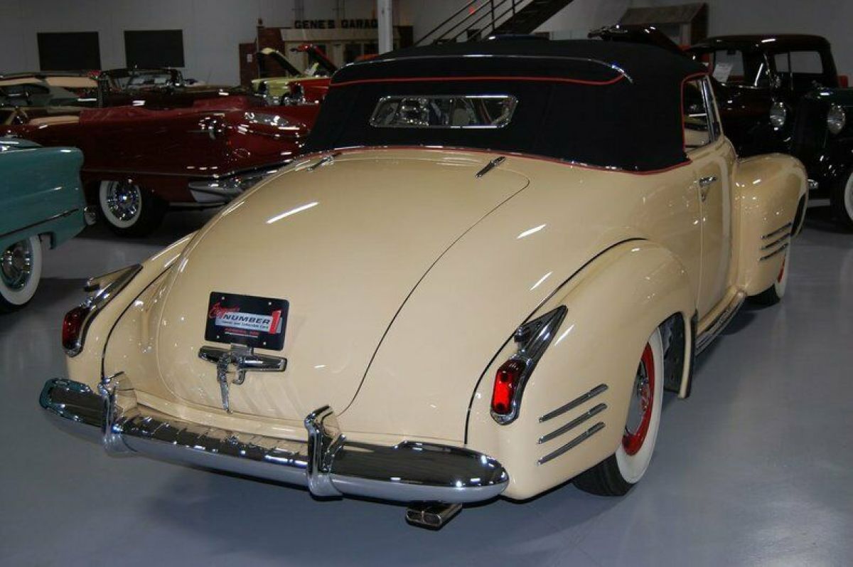 1941 Cadillac Series 62 Convertible - photo 9