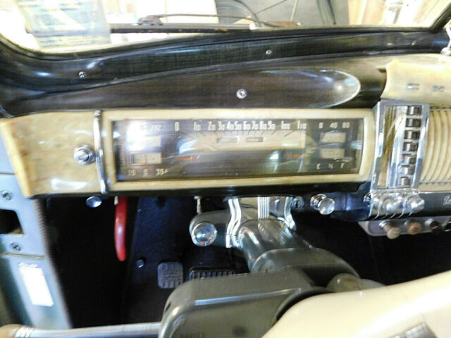 1941 Chrysler Windsor Series 4-Door - photo 9