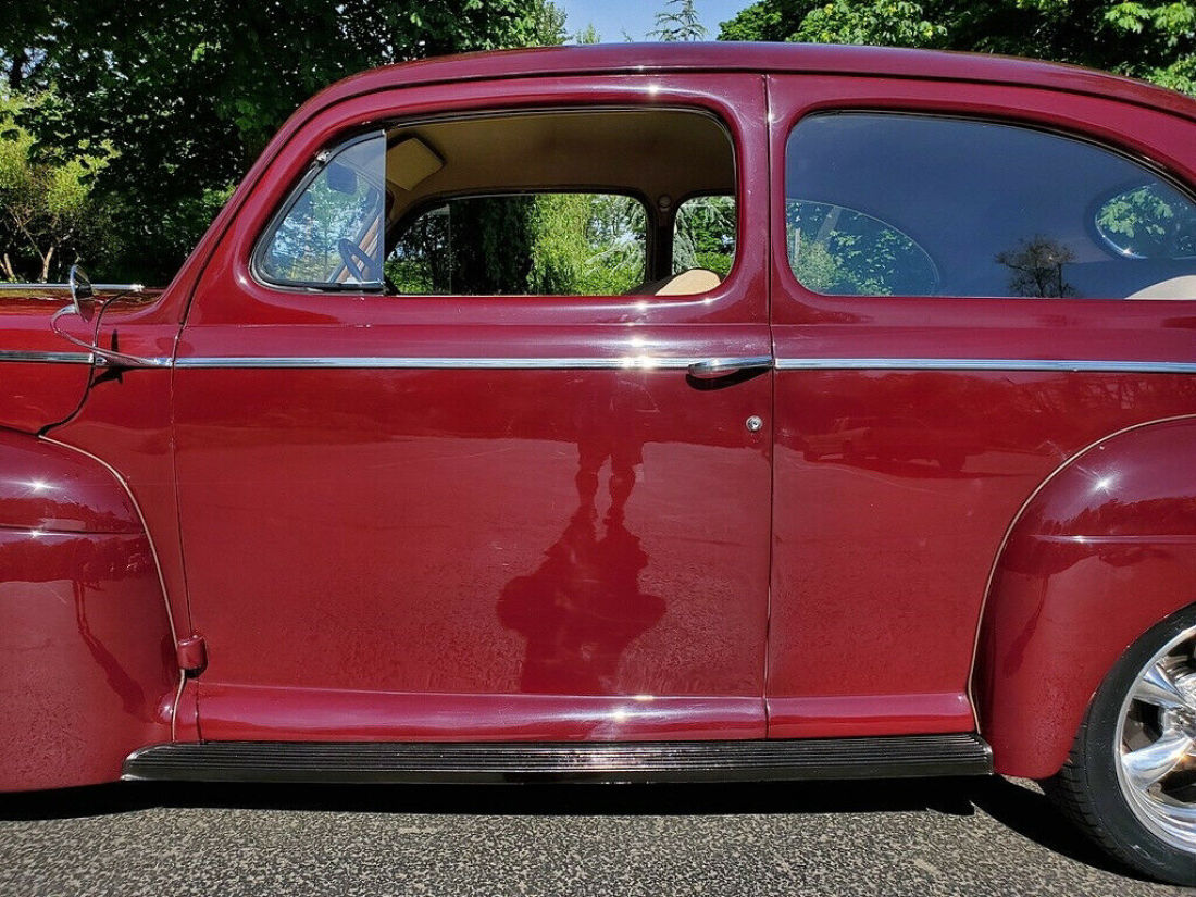 1941 Ford 2 Door Sedan - photo 5