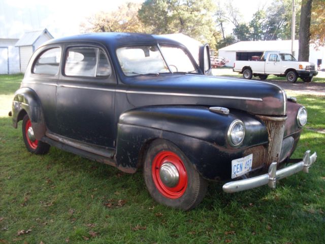 1941 Ford Sedan Deluxe - photo 2