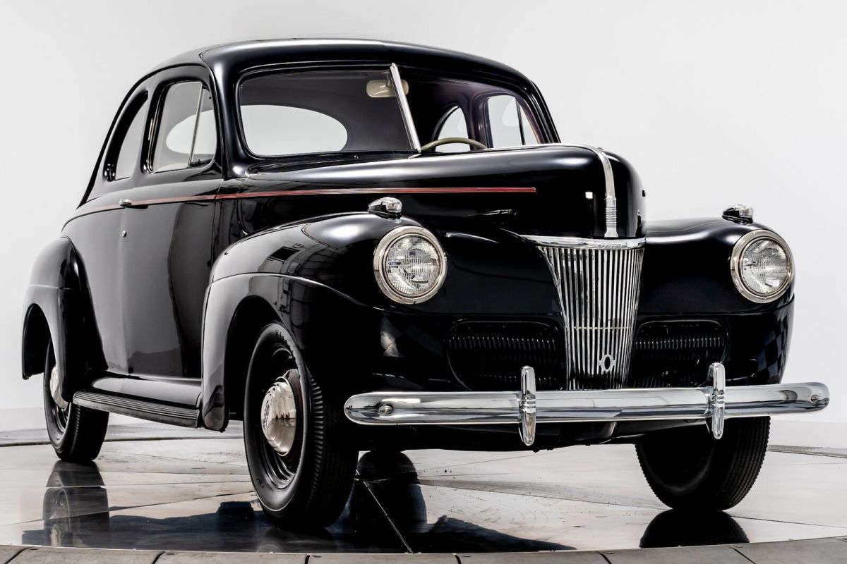 1941 Ford Tudor Special Business Coupe - photo 2