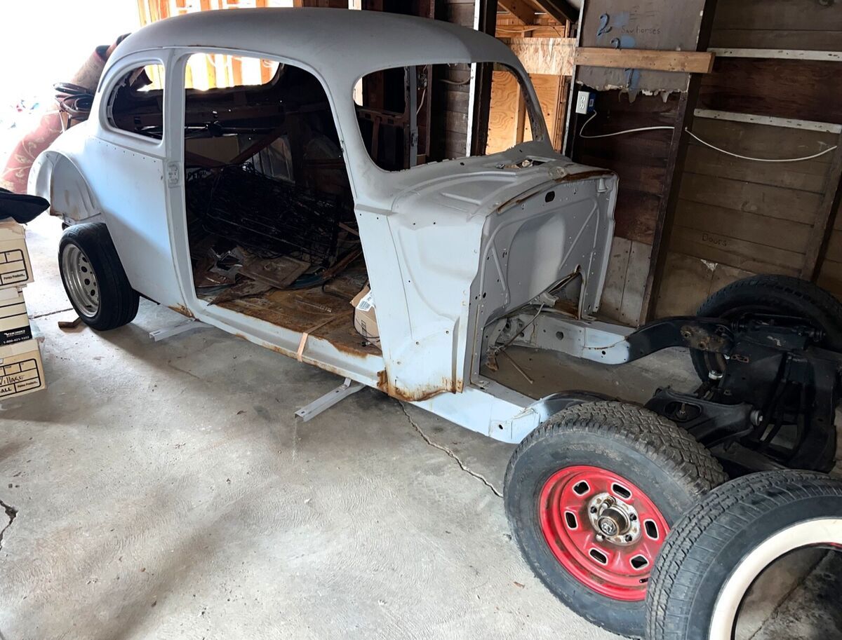 1941 Packard project - disassembled 1941 Packard