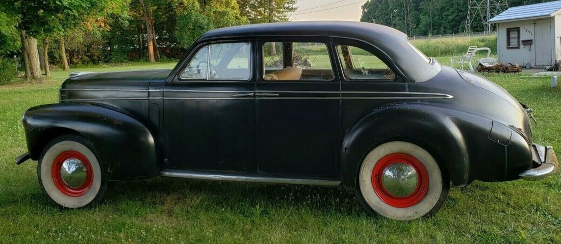 1941 Studebaker Commander Cruising Sedan - photo 2