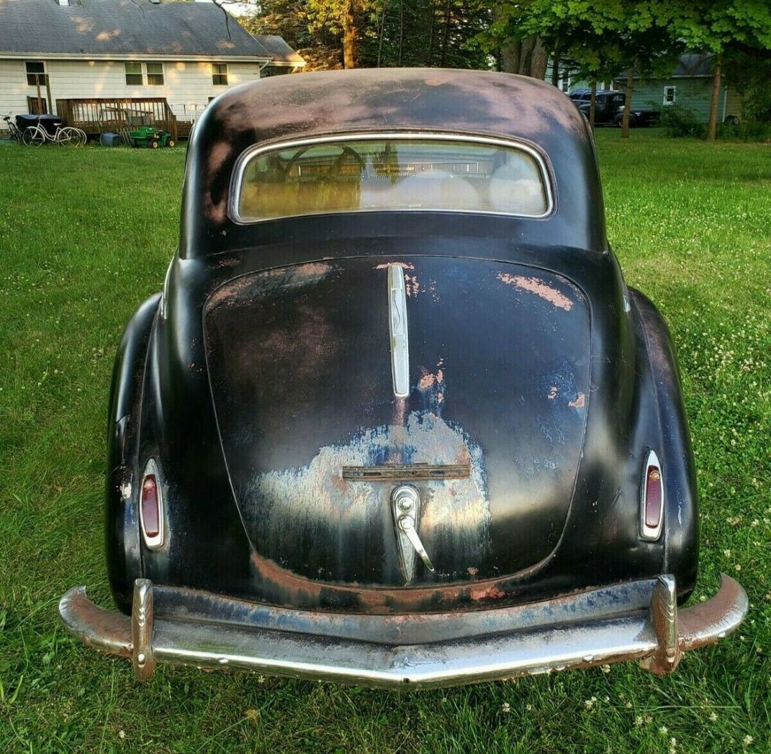 1941 Studebaker Commander Cruising Sedan - photo 3