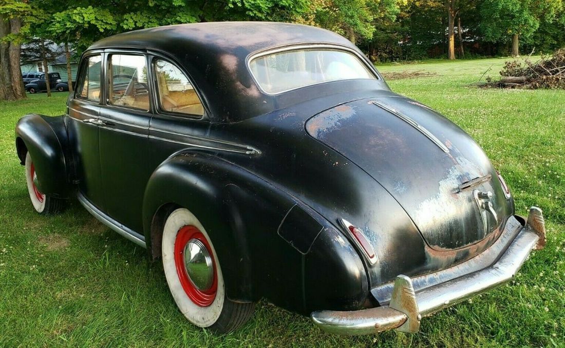 1941 Studebaker Commander Cruising Sedan - photo 4