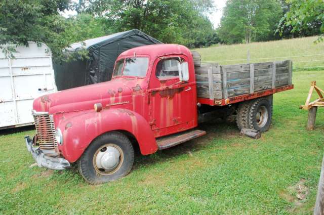 1942 International Truck, Dump bed 1942 International Harvester Truck