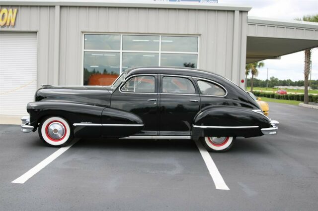 1946 Cadillac Series 62 6 window sedan - photo 2