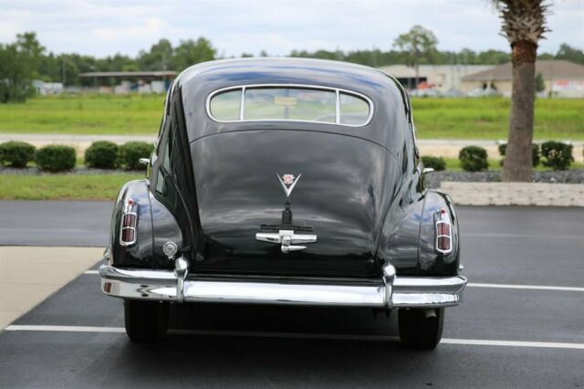 1946 Cadillac Series 62 6 window sedan - photo 4