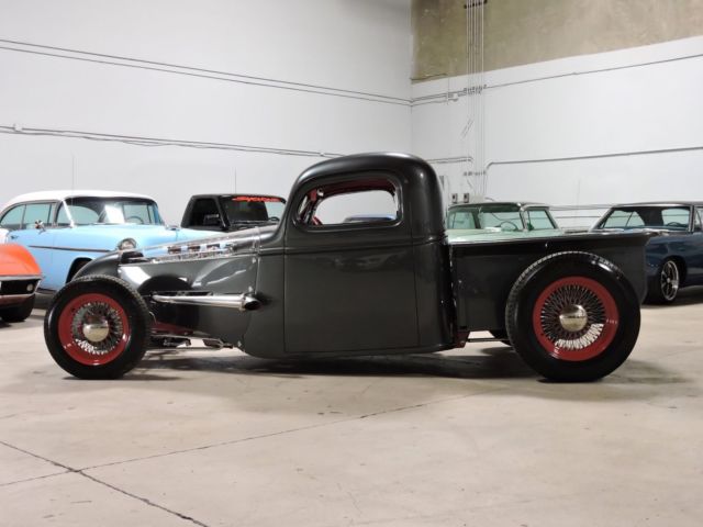 1946 Chevrolet Pick Up Ridler Award Finalist featured in HotRod Magazine - photo 3