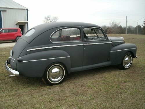 1946 Ford 2 door sedan delux - photo 2