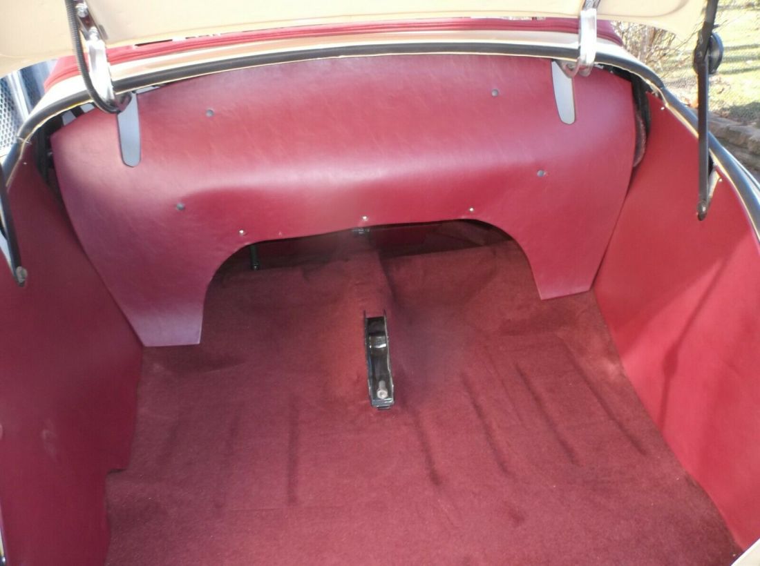 1946 Ford convertible - photo 12