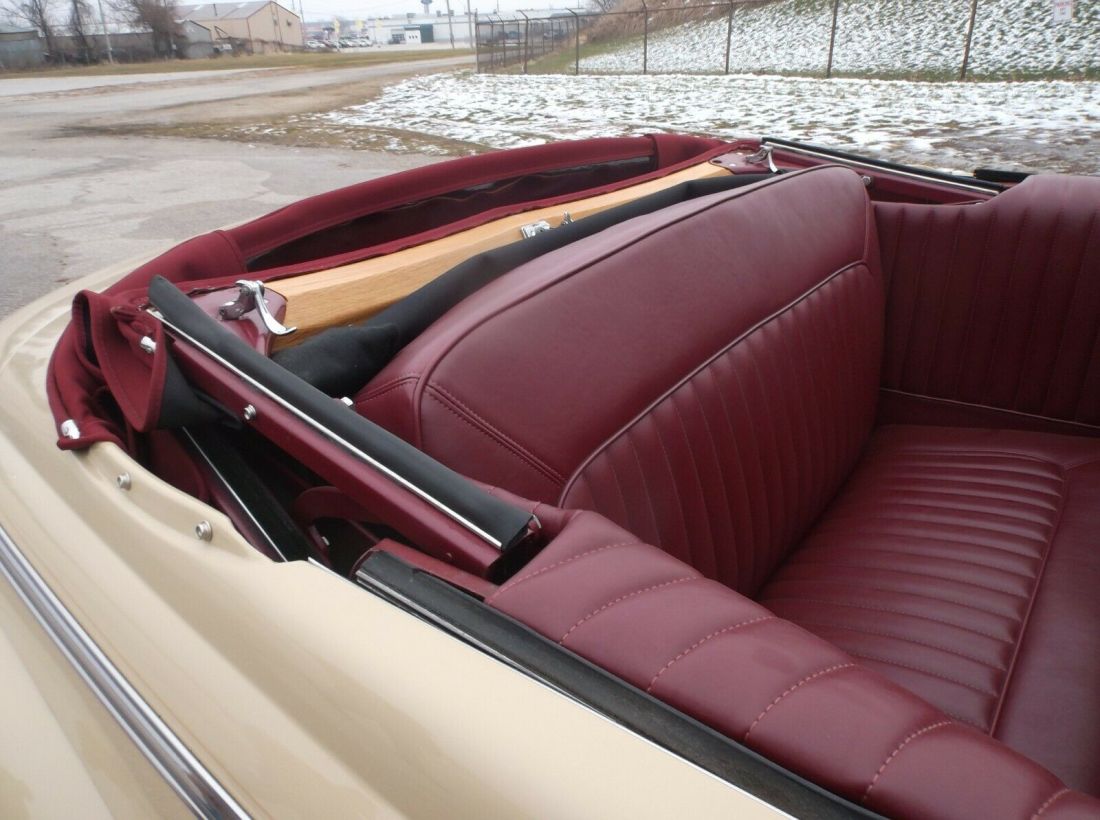 1946 Ford convertible - photo 7