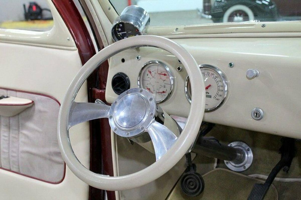 1946 Ford Coupe - photo 12