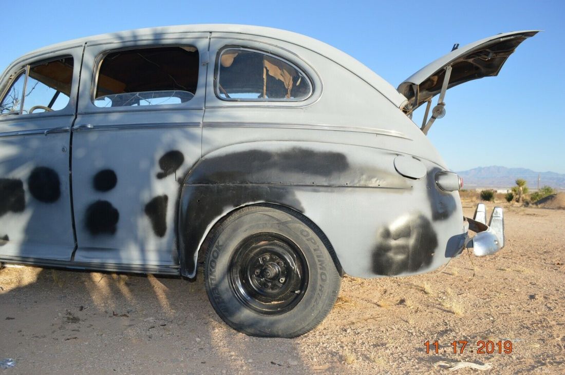 1946 Ford Sedan - photo 2