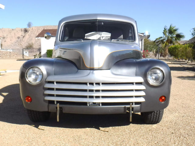 1946 Ford Tudor Sedan - photo 2