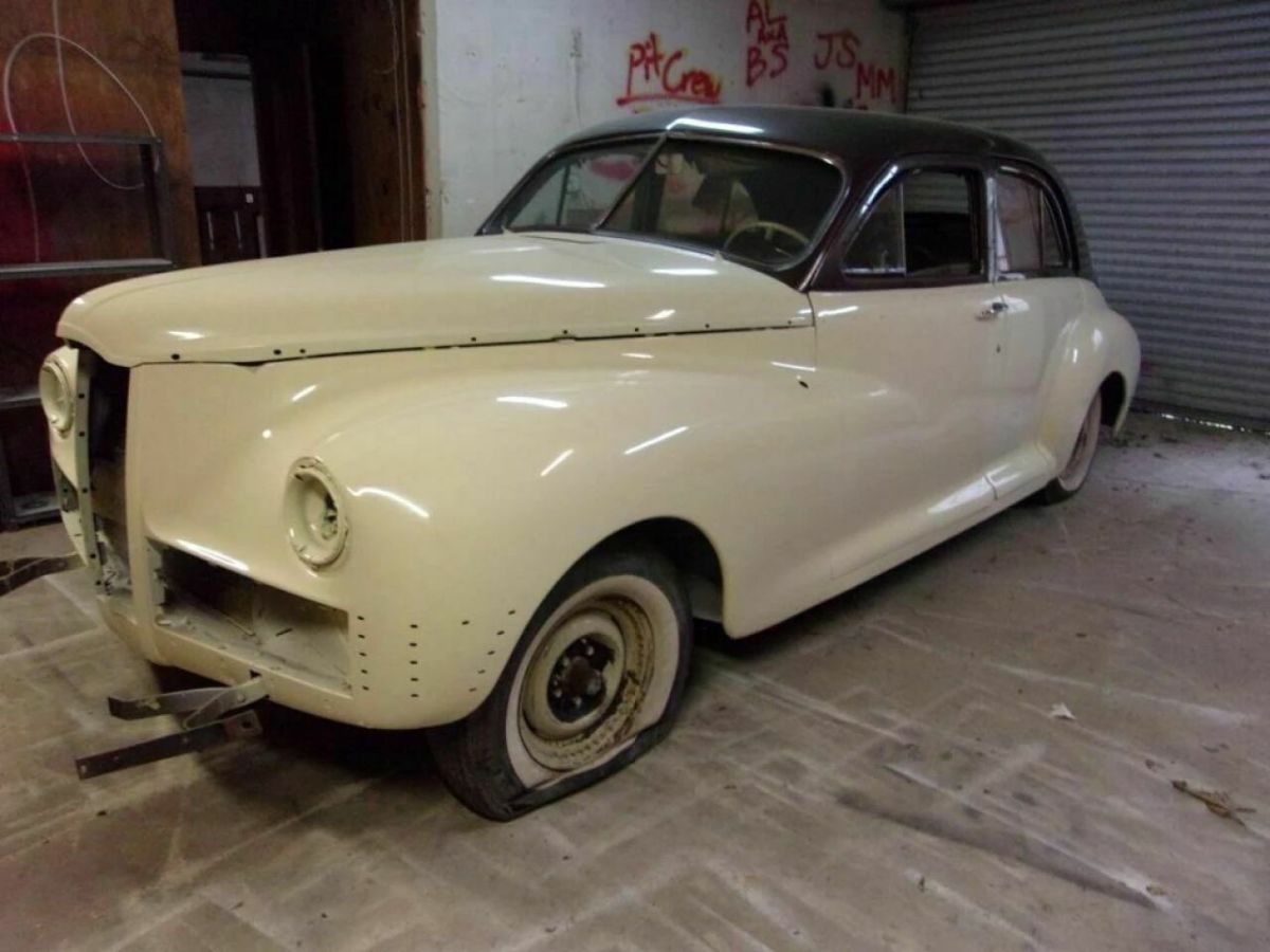 1946 Packard Clipper 4-Door - photo 2