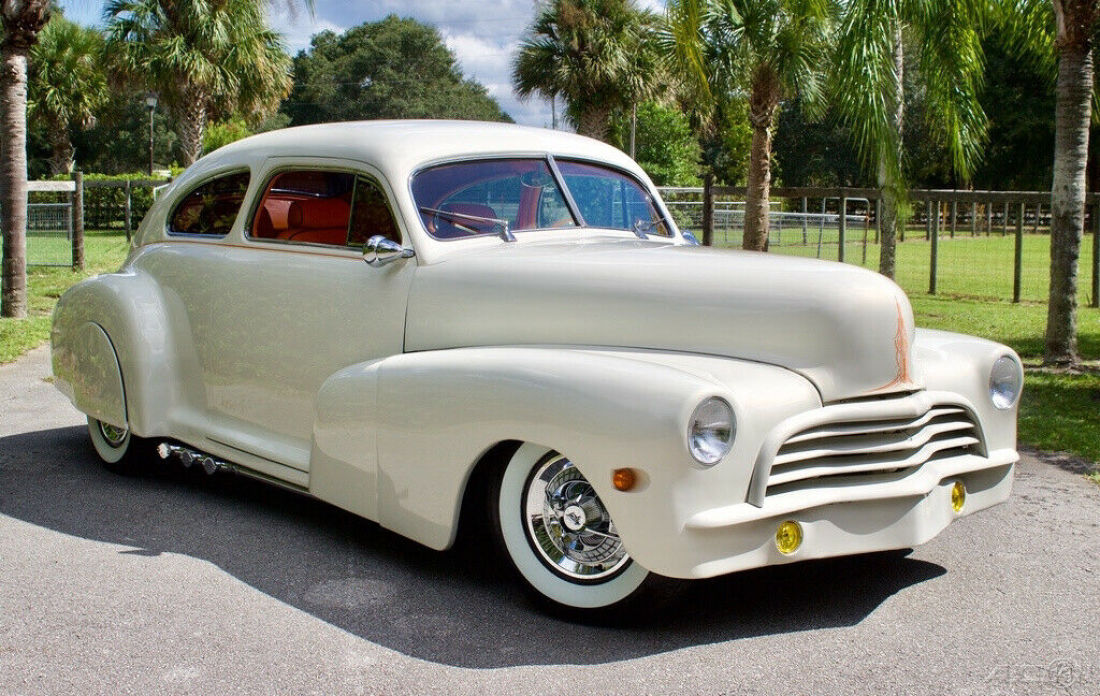 1947 Chevrolet Fleetline Aero-Sedan Fleetline Aero-Sedan Resto-Mod / EFI 350 V8 - photo 2