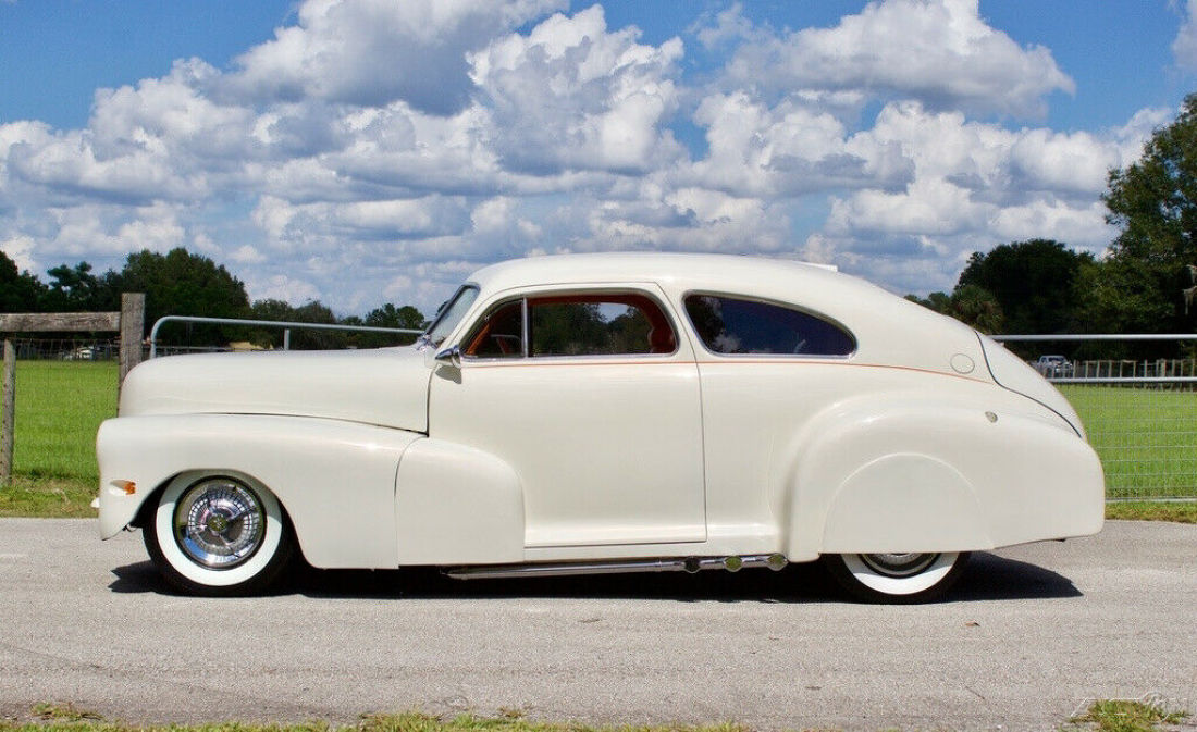 1947 Chevrolet Fleetline Aero-Sedan Fleetline Aero-Sedan Resto-Mod / EFI 350 V8 - photo 6