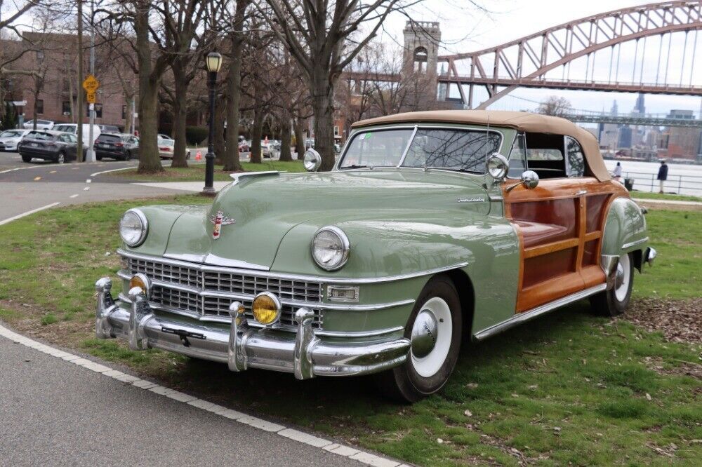 1947 Chrysler Town & Country - photo 2