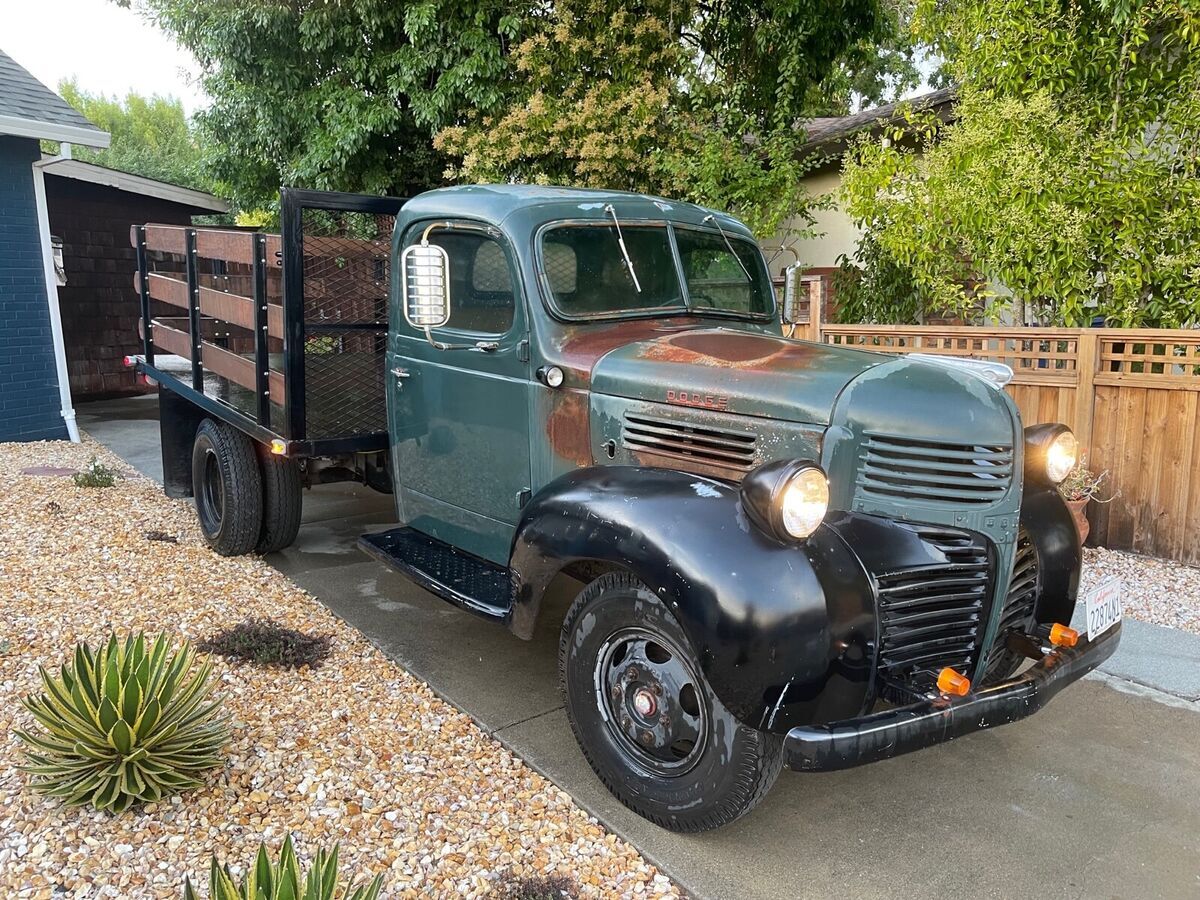 1947 Dodge Stake WD21 Stakebed 1 1/2 ton Dually 4 Speed - photo 2
