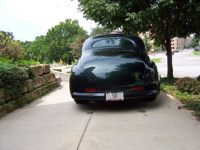 1947 Ford Club Coupe - photo 4