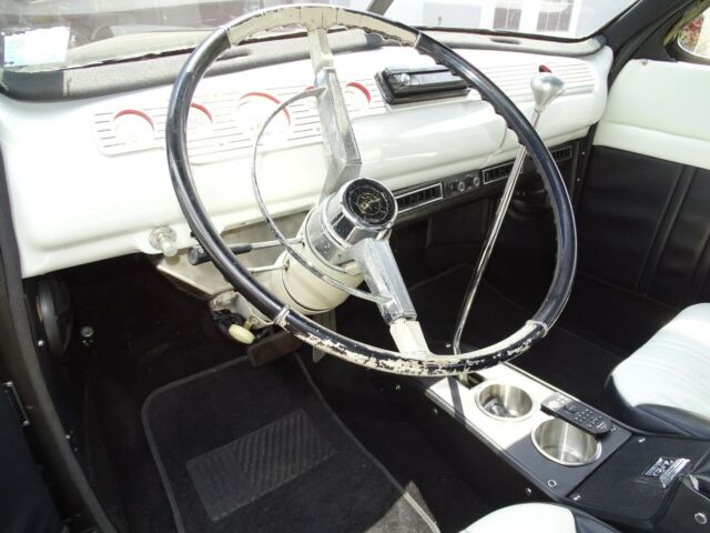 1947 Ford Deluxe - photo 11