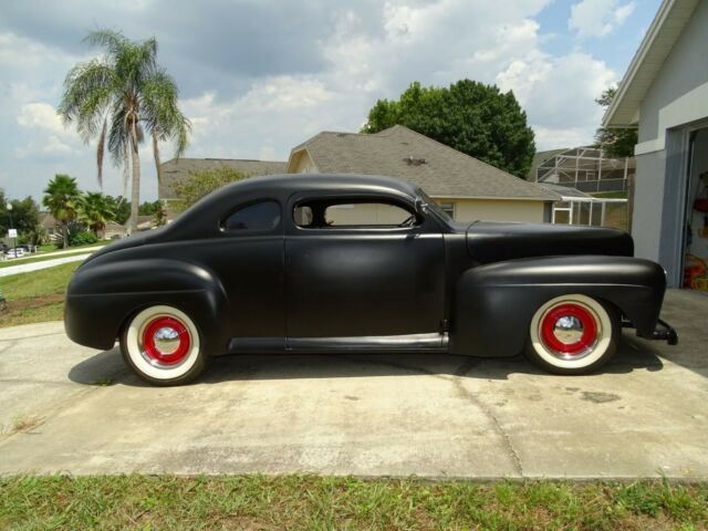 1947 Ford Deluxe - photo 2