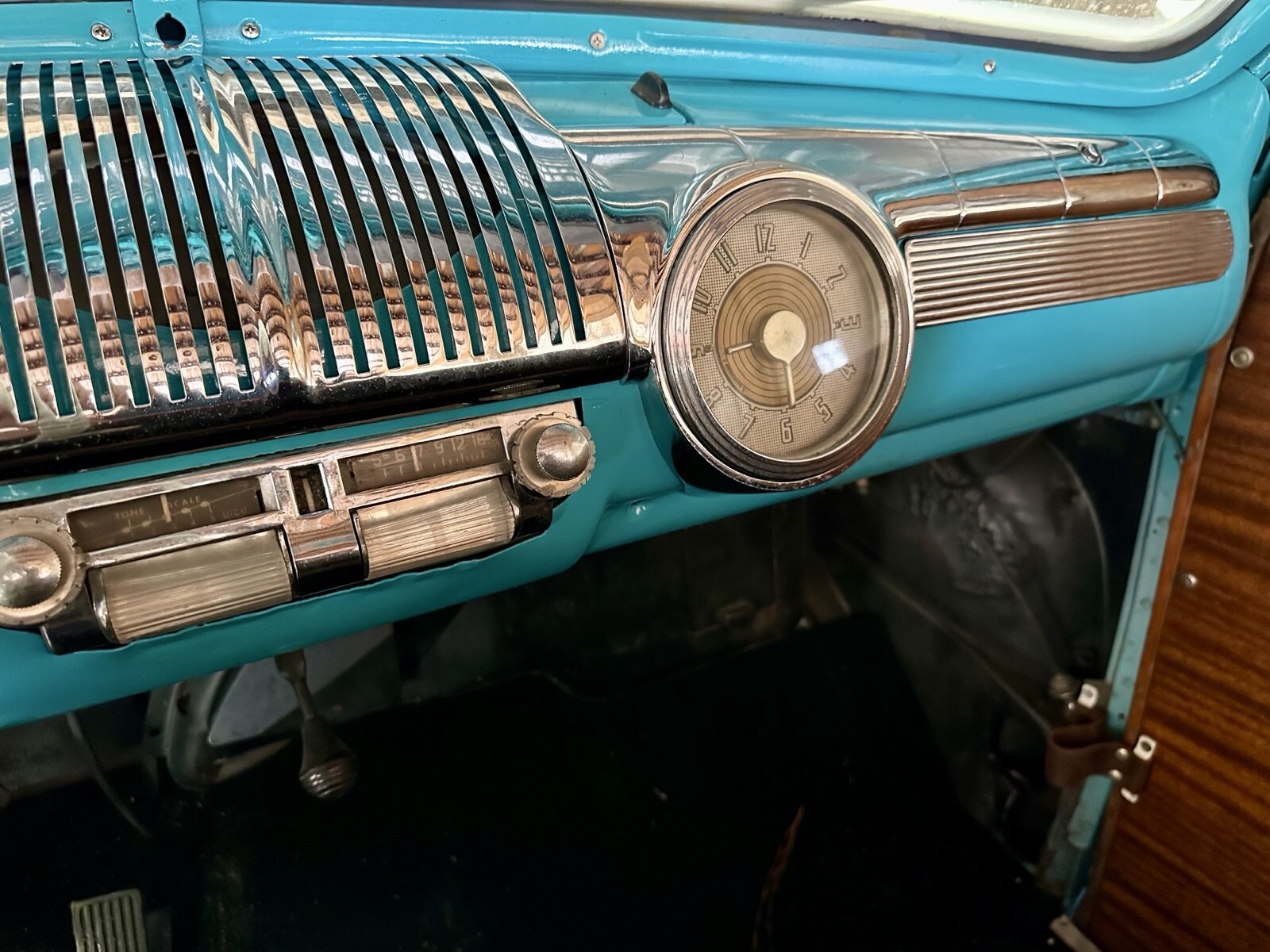 1947 Ford Custom Deluxe Super Deluxe Woody - photo 8
