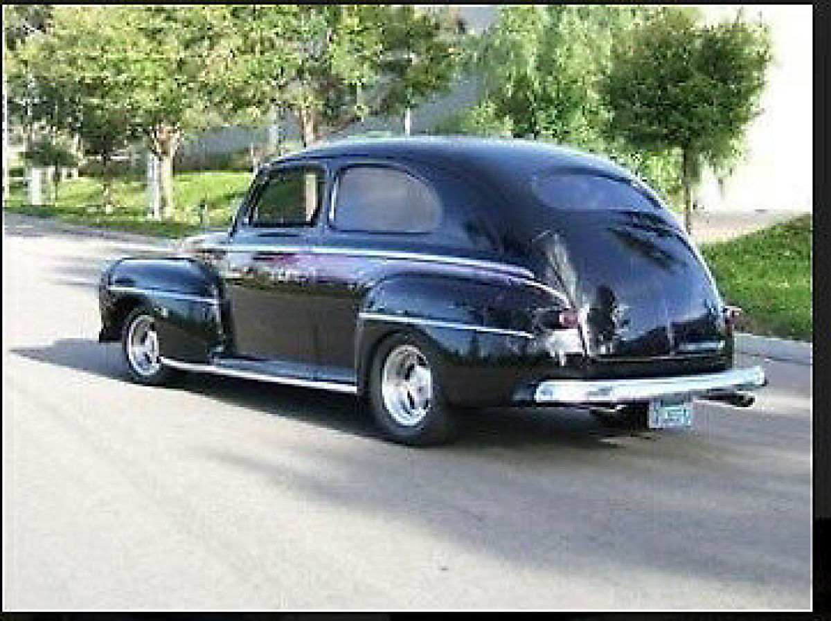 1947 Ford Tudor Sedan - photo 2