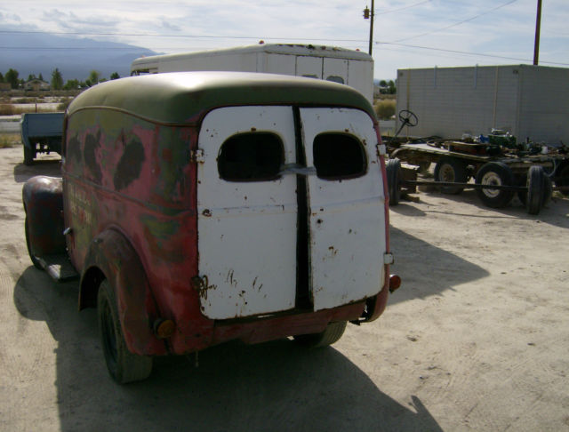 1947 International Harvester panel truck - photo 3