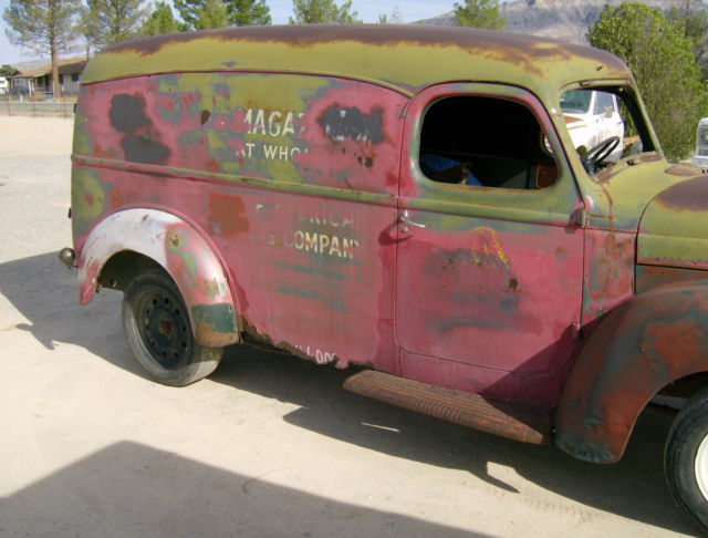 1947 International Harvester panel truck - photo 4