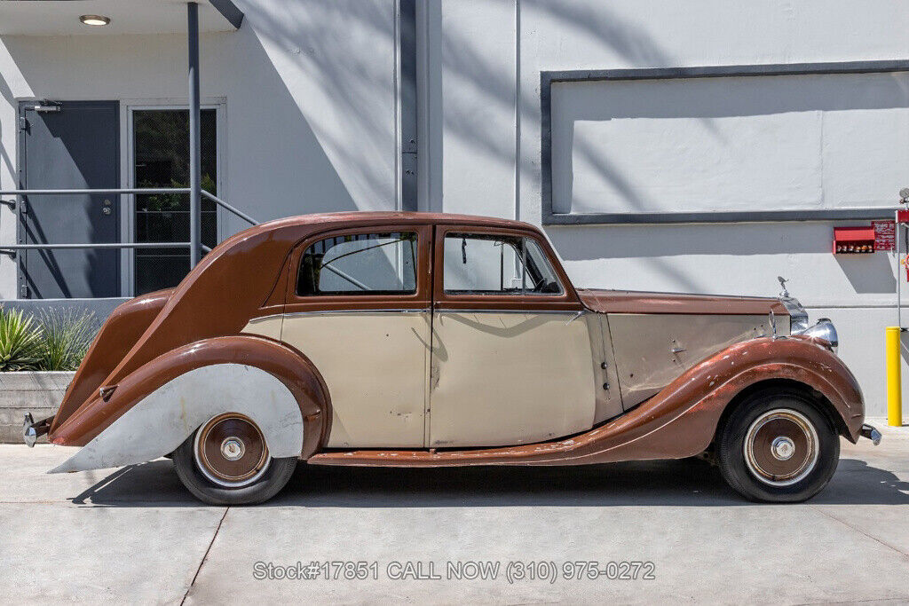 1947 Rolls-Royce Silver Wraith Right-Hand-Drive - photo 4