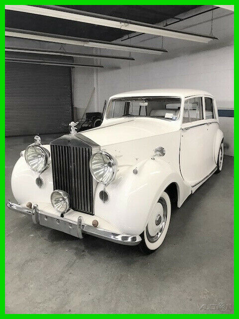 1947 Rolls-Royce Silver Wraith Chevrolet Straight 6 Turbo 350 Automatic Dual AC 1947 Rolls-Royce Silver Wraith
