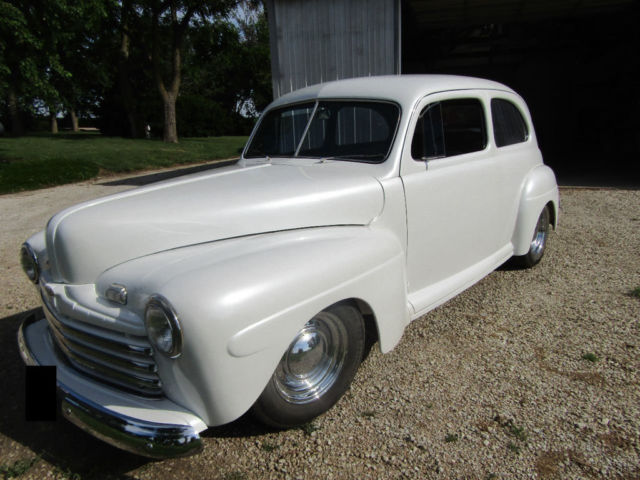1948 Ford Sedan - photo 3